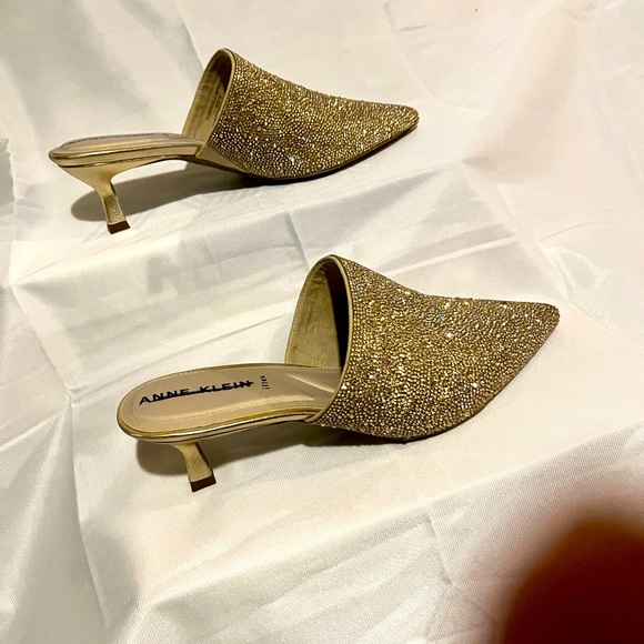 Never worn - great condition - Picture 1 of 2